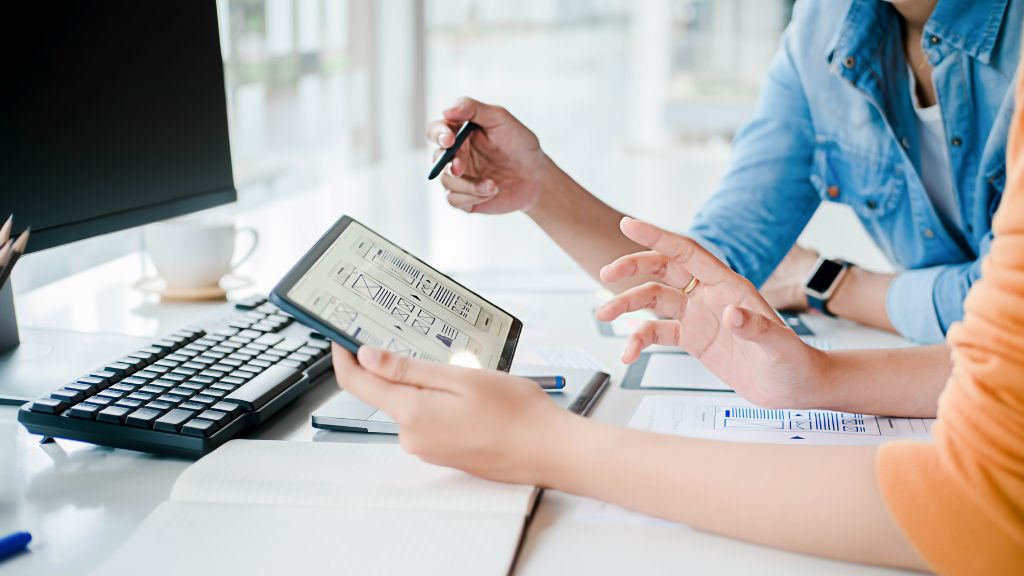 Freelancer using instant indexing and lead magnet strategy to attract high-paying clients online